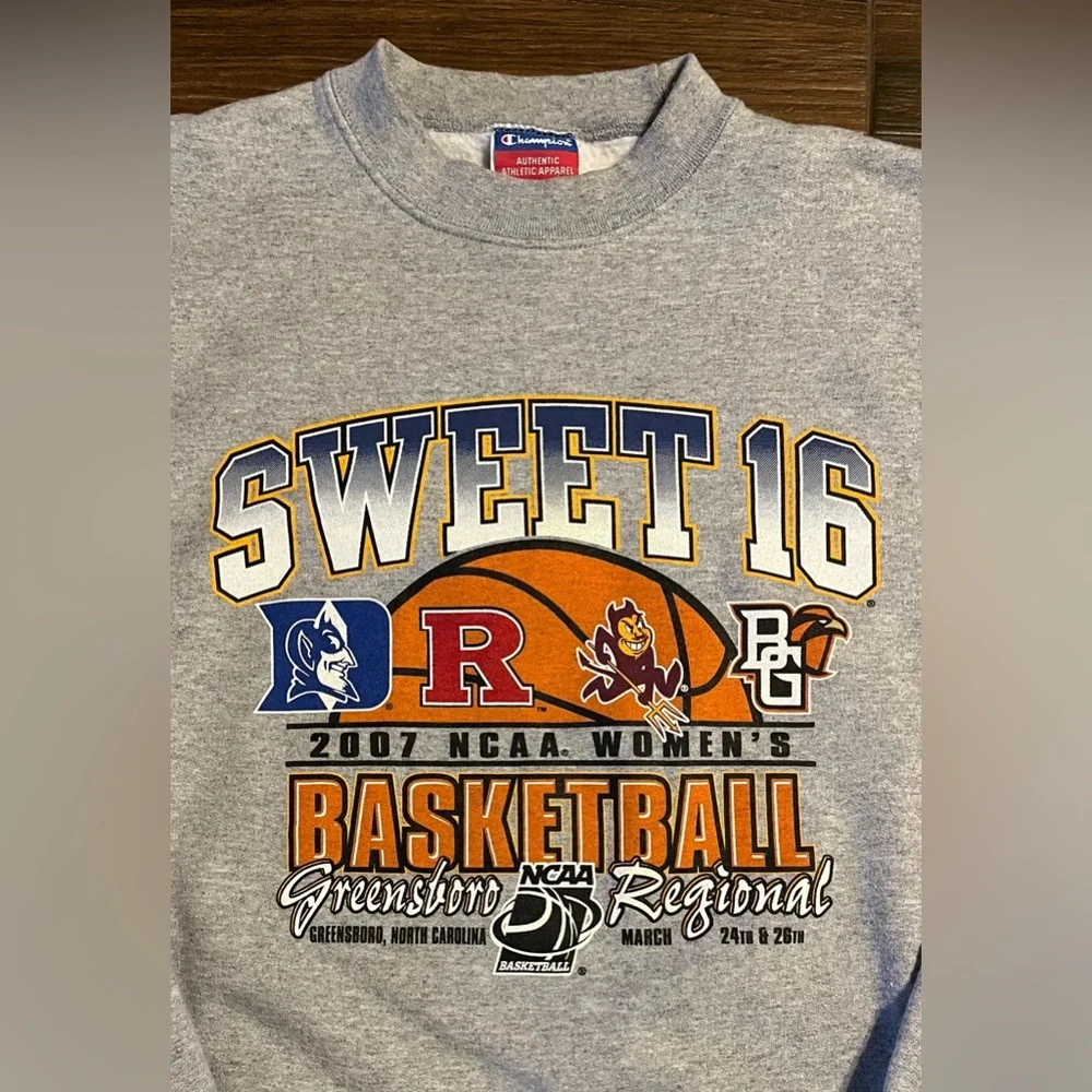 2007‎ NCAA Women’s Basketball Sweet 16 Regional Sweatshirt Size XL Vintage